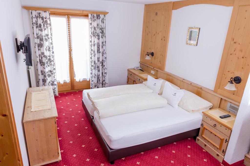 Hotel Tirolerhof Serfaus Bagian luar foto